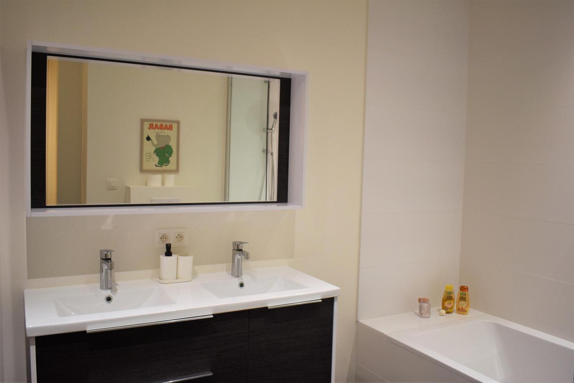 Luxury 2 Bedroom - Antwerp City Centre Buitenkant foto